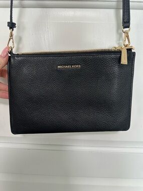MICHAEL KORS Black Pebbled Leather Crossbody with Gold Hardware